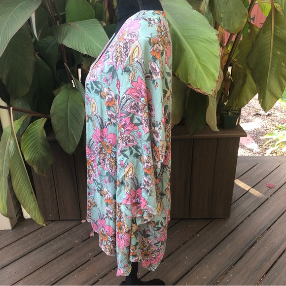 ๐ธ๐ฑ Haute Hippie Floral Topper NWOT ๐ฑ๐ธ - Picture 4 of 9